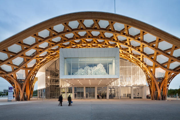 Exemple d'architecture extérieure bois réalisée par Shigeru Ban pour le Centre Pompidou Metz.